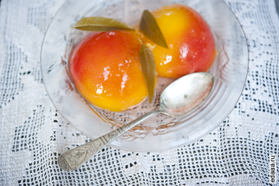 Персики в лимонно-вербенном сиропе