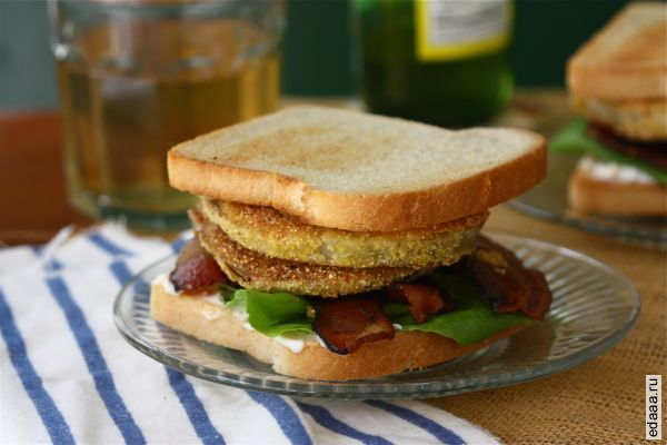 Сандвич с жаренными зеленными помидорами