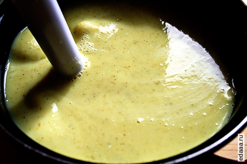 Картофельный суп с сельдереем и базиликом