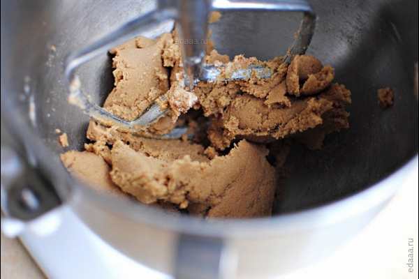 Шоколадное печенье с солеными палочками