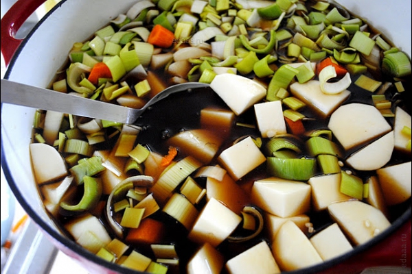 Ячменный суп с говядиной и овощами