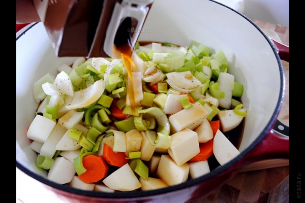 Ячменный суп с говядиной и овощами