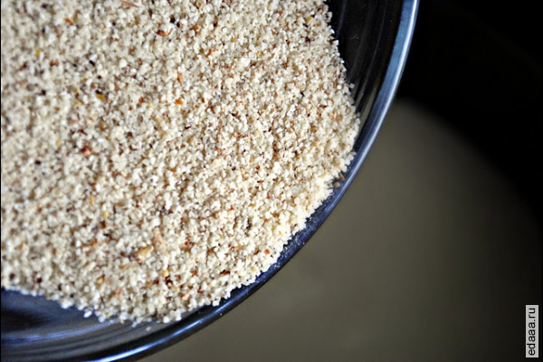 Сливочные зерна пшеницы с фруктами и орехами
