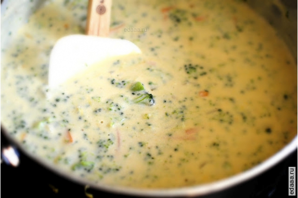 Суп с брокколи и сыром чеддер