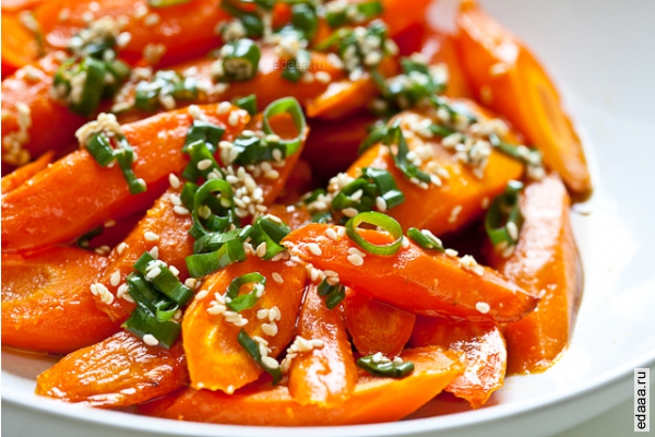 Жаренная морковь с кунжутом