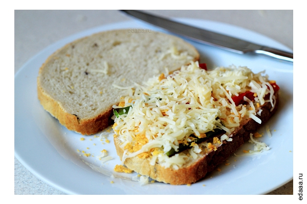 Хрустящий сырный сэндвич с перцем чили