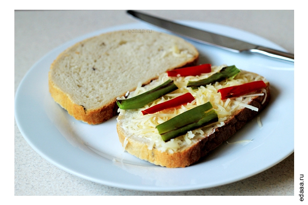 Хрустящий сырный сэндвич с перцем чили