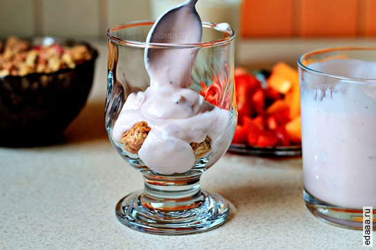 Фруктовый десерт с йогуртом
