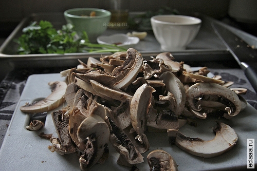 Запеченный кабачок-спагетти с грибами