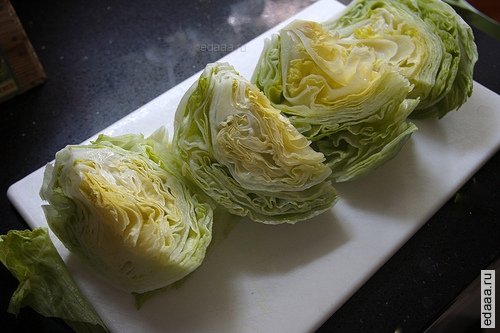 Овощной салат с соусом Горгонзола