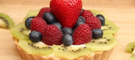 Нежные  пирожные с фруктами
